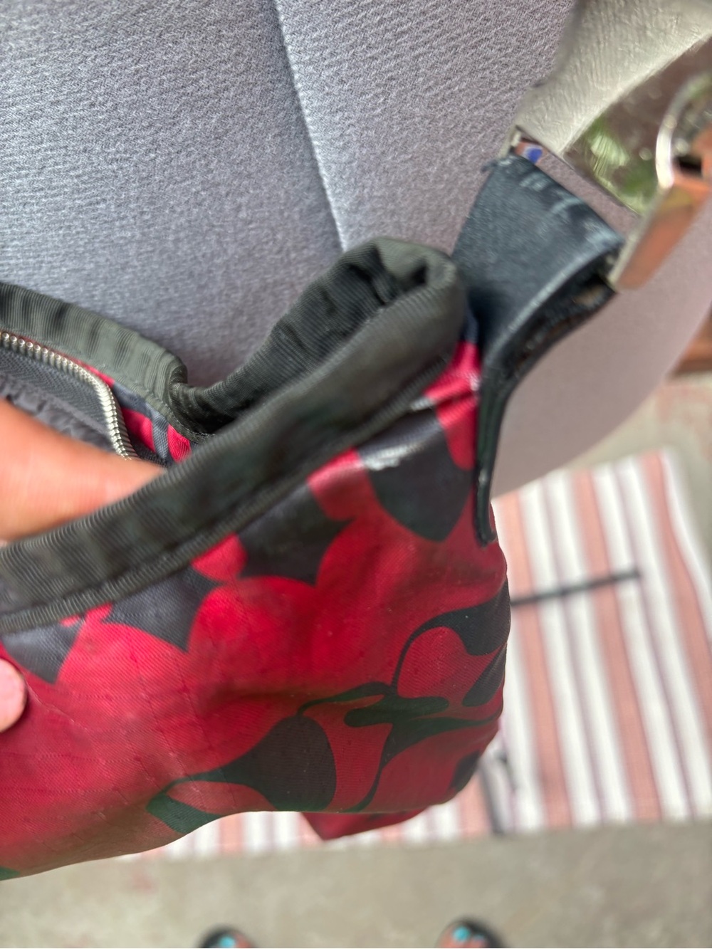 Vtg 2000s L.A.M.B. x LeSportsac Red Old English Print Crossbody Bag Gwen Stefani - Picture 13 of 16